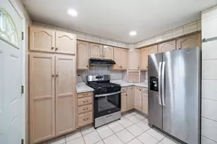 8837 Robin Dr, Des Plaines, IL 60016 - Photo 12