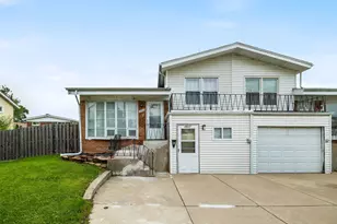 8837 Robin Dr, Des Plaines, IL 60016 - Photo 1