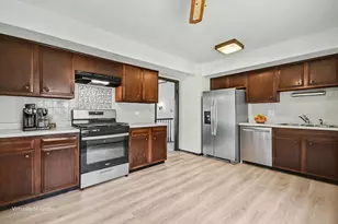 101 S Lancaster Dr, Bolingbrook, IL 60440 - Photo 14