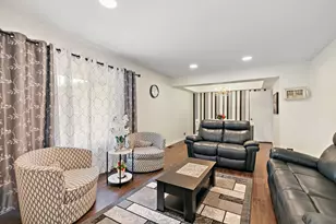 1037 Conrad Ct, Elk Grove Village, IL 60007 - Photo 2
