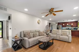 1037 Conrad Ct, Elk Grove Village, IL 60007 - Photo 8