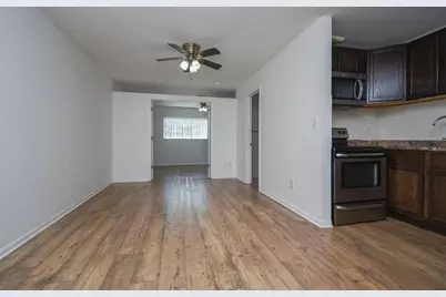 3170 W Monroe Street #112, Waukegan, IL 60085 - Photo 4