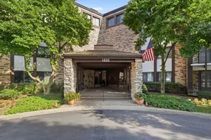 1400 N Yarmouth Pl, Mount Prospect, IL 60056 - Photo 2