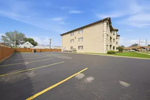 8000 W 84th Pl, Justice, IL 60458 - Photo 24