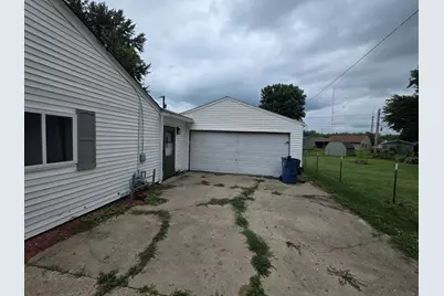 2102 Chestnut Avenue, Sterling, IL 61081 - Photo 2