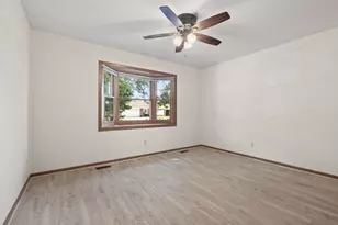 29 Fallcreek Cir, Montgomery, IL 60538 - Photo 24