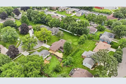 2141 Country Knoll Court, Elgin, IL 60123 - Photo 32