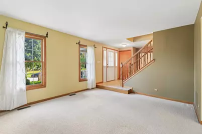 322 Chesapeake Lane, Bloomingdale, IL 60108 - Photo 4