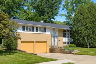 406 N Williams Dr, Palatine, IL 60074 - Photo 1