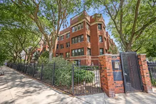 4215 N Sheridan Rd, Chicago, IL 60613 - Photo 2