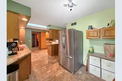 705 Chelsea Court, Freeport, IL 61032 - Photo 4