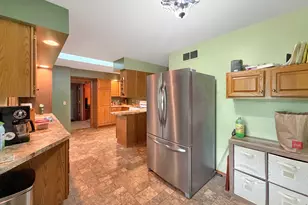 705 Chelsea Ct, Freeport, IL 61032 - Photo 4