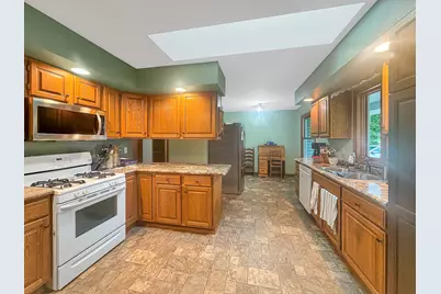 705 Chelsea Court, Freeport, IL 61032 - Photo 2