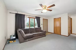 165 Keigher Dr, Manteno, IL 60950 - Photo 2