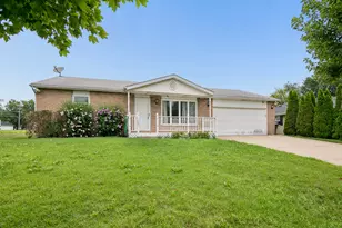 165 Keigher Dr, Manteno, IL 60950 - Photo 1