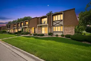 12720 Carriage Ln, Crestwood, IL 60418 - Photo 2