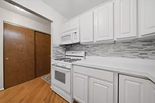 12720 Carriage Ln, Crestwood, IL 60418 - Photo 6