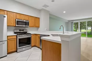 2943 Stonewater Dr, Naperville, IL 60564 - Photo 2