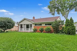 270 N Linden Ave, Palatine, IL 60074 - Photo 2