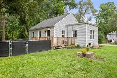 2548 Hawley Street, Bettendorf, IA 52722 - Photo 2