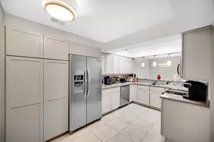 10420 Circle Dr, Oak Lawn, IL 60453 - Photo 14