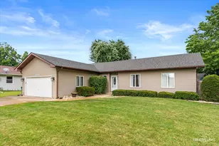 2004 Hawthorne Ct, Plano, IL 60545 - Photo 2