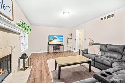 2004 Hawthorne Court, Plano, IL 60545 - Photo 4
