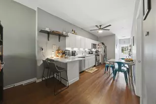 437 W 44th Pl, Chicago, IL 60609 - Photo 8