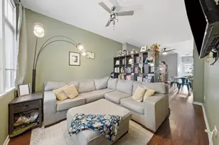 437 W 44th Pl, Chicago, IL 60609 - Photo 4