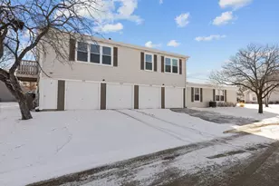 231 Nantucket Harbor, Schaumburg, IL 60193 - Photo 2