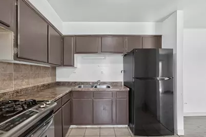 824 W College Boulevard #201, Addison, IL 60101 - Photo 6