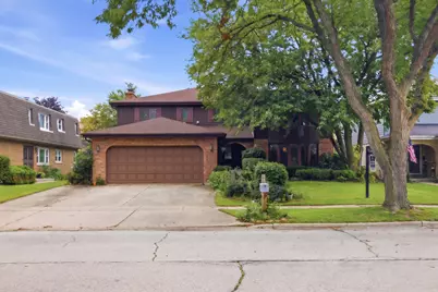 301 N Catino Court, Mount Prospect, IL 60056 - Photo 2