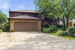 301 N Catino Ct, Mount Prospect, IL 60056 - Photo 1