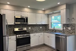 719 Jefferson St, Crete, IL 60417 - Photo 2
