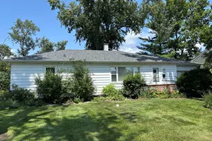 719 Jefferson St, Crete, IL 60417 - Photo 1