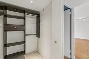 260 E Chestnut St, Chicago, IL 60611 - Photo 10