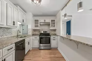 260 E Chestnut St, Chicago, IL 60611 - Photo 6