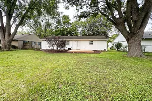 810 Fairoaks Dr, Champaign, IL 61821 - Photo 2