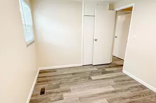 810 Fairoaks Dr, Champaign, IL 61821 - Photo 12