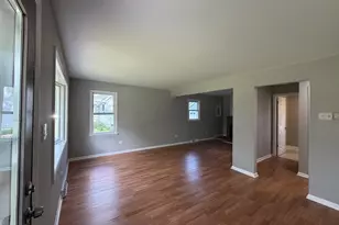 321 Janet Ave, Darien, IL 60561 - Photo 4