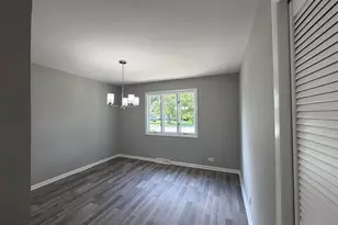 321 Janet Ave, Darien, IL 60561 - Photo 8