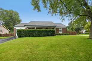 930 Dorncliff Ln, Buffalo Grove, IL 60089 - Photo 2