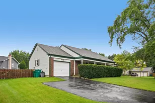 930 Dorncliff Ln, Buffalo Grove, IL 60089 - Photo 1