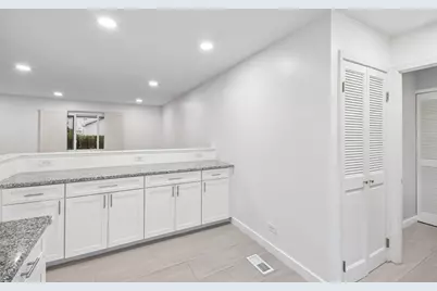 930 Dorncliff Lane, Buffalo Grove, IL 60089 - Photo 14