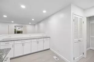 930 Dorncliff Ln, Buffalo Grove, IL 60089 - Photo 14