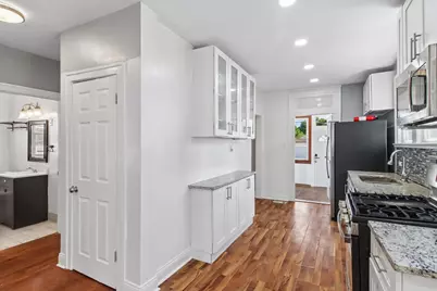 9913 S Parnell Avenue, Chicago, IL 60628 - Photo 8