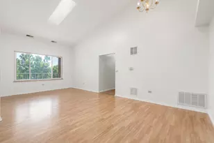 881 N Swift Rd, Addison, IL 60101 - Photo 10