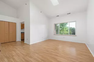 881 N Swift Rd, Addison, IL 60101 - Photo 12
