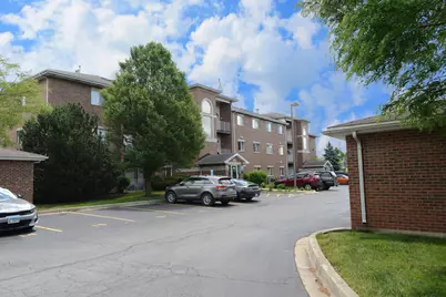 881 N Swift Road #306, Addison, IL 60101 - Photo 4
