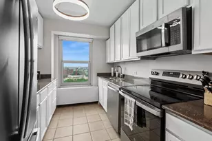 3600 N Lake Shore Dr, Chicago, IL 60613 - Photo 10